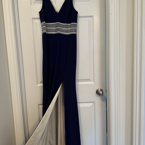 Beautiful eggplant evening gown - Picture 3 of 8